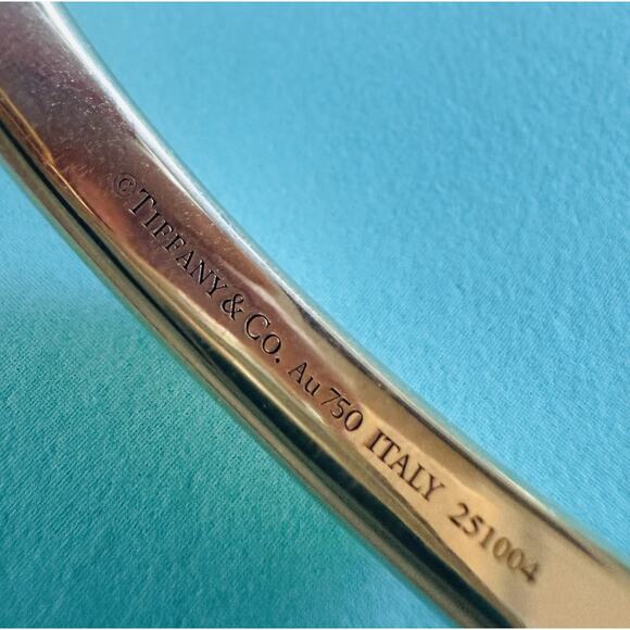 Tiffany co 18k Gold Lock Bangle Hinge Bracelet WIDE Version Pristine Fits Up 6.5 - Picture 9 of 9